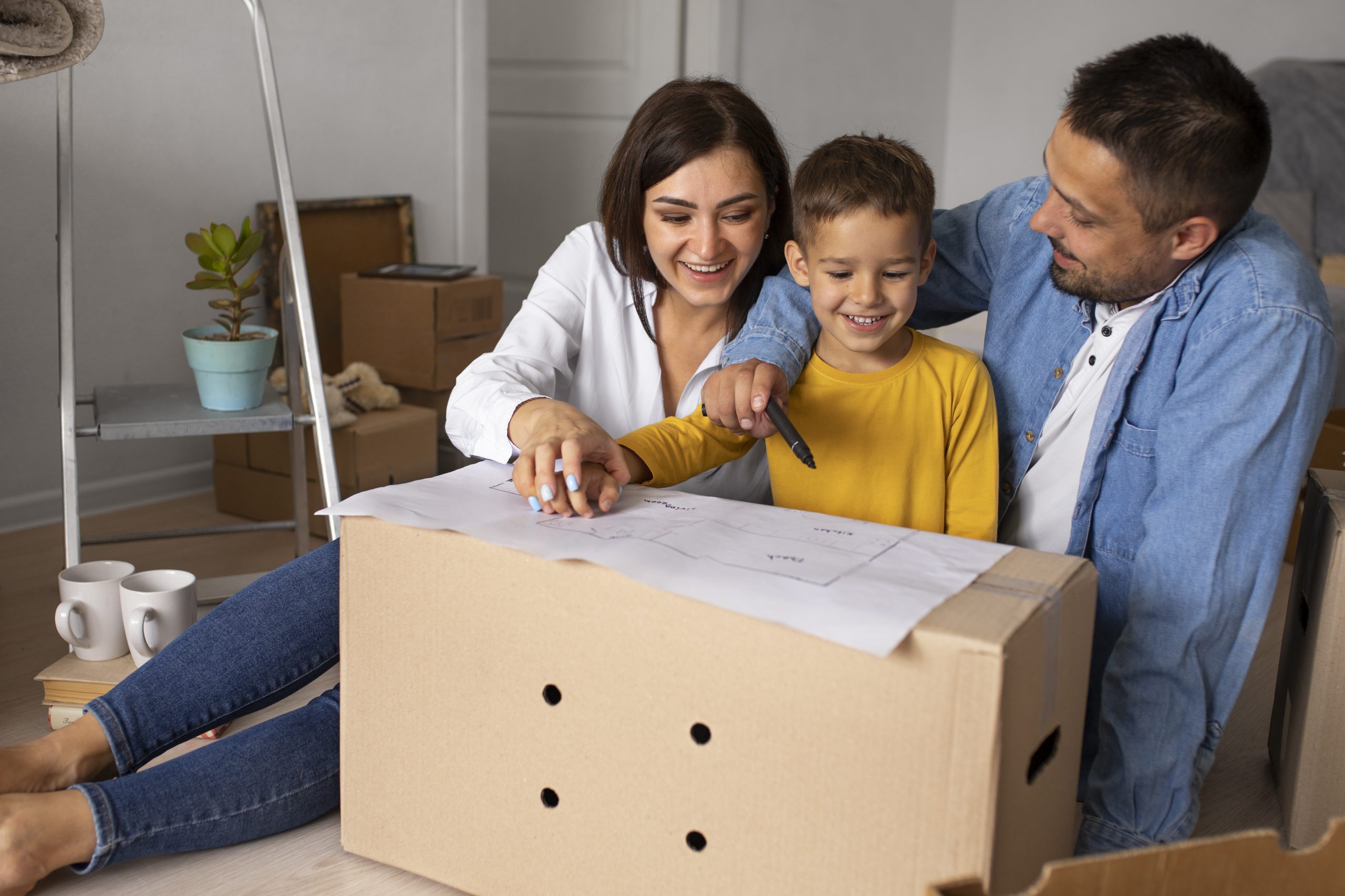 familia-completa-lista-para-mudarse-un-nuevo-hogar